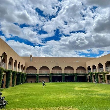 Hotel Santa Fe Camargo Екстериор снимка
