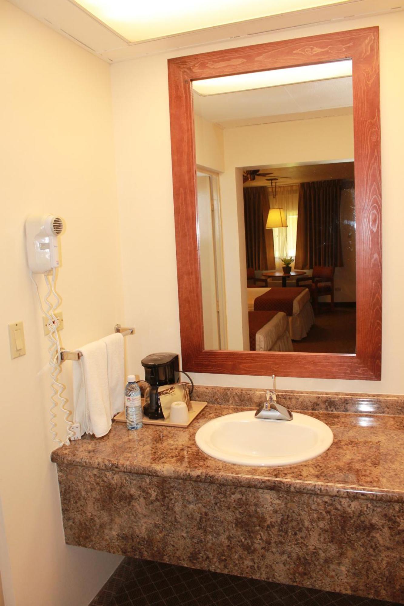 Hotel Santa Fe Camargo Стая снимка