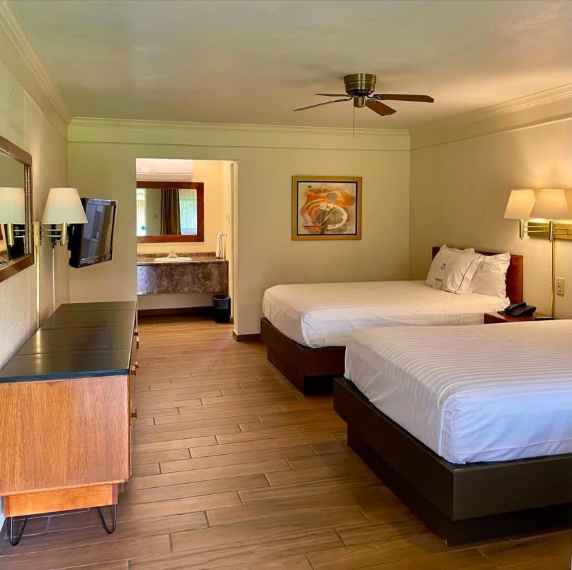 Hotel Santa Fe Camargo Екстериор снимка