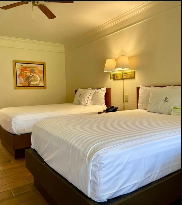 Hotel Santa Fe Camargo Екстериор снимка