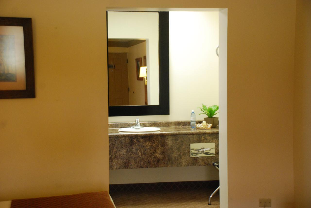 Hotel Santa Fe Camargo Екстериор снимка