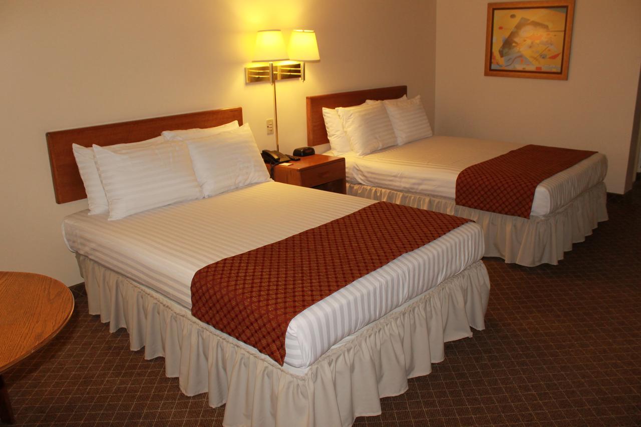 Hotel Santa Fe Camargo Стая снимка